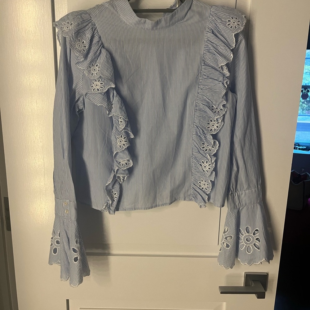 Beautiful cropped blouse with buttons down the back